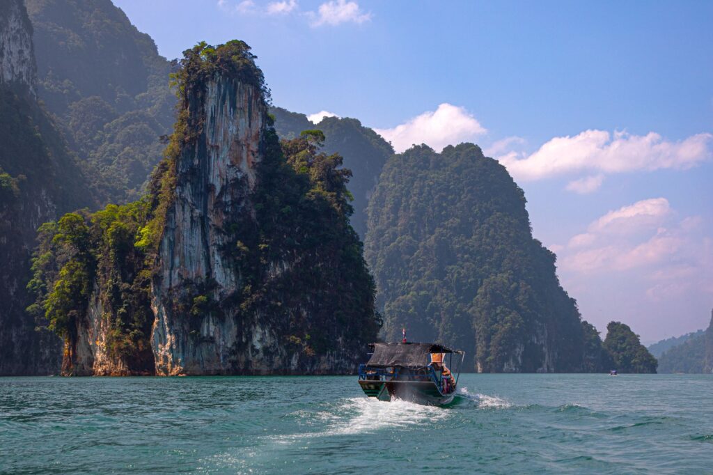 Sentier nature et nuit en lodge flottant sur le lac Chiew Larn - Lac Chiew Larn, Thaïlande